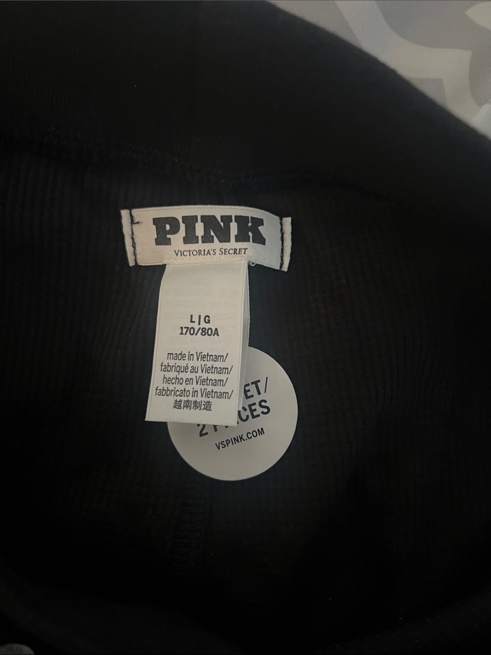 NWOT VS PINK Women's thermal pj set
Snowflake Stud - Picture 6 of 9